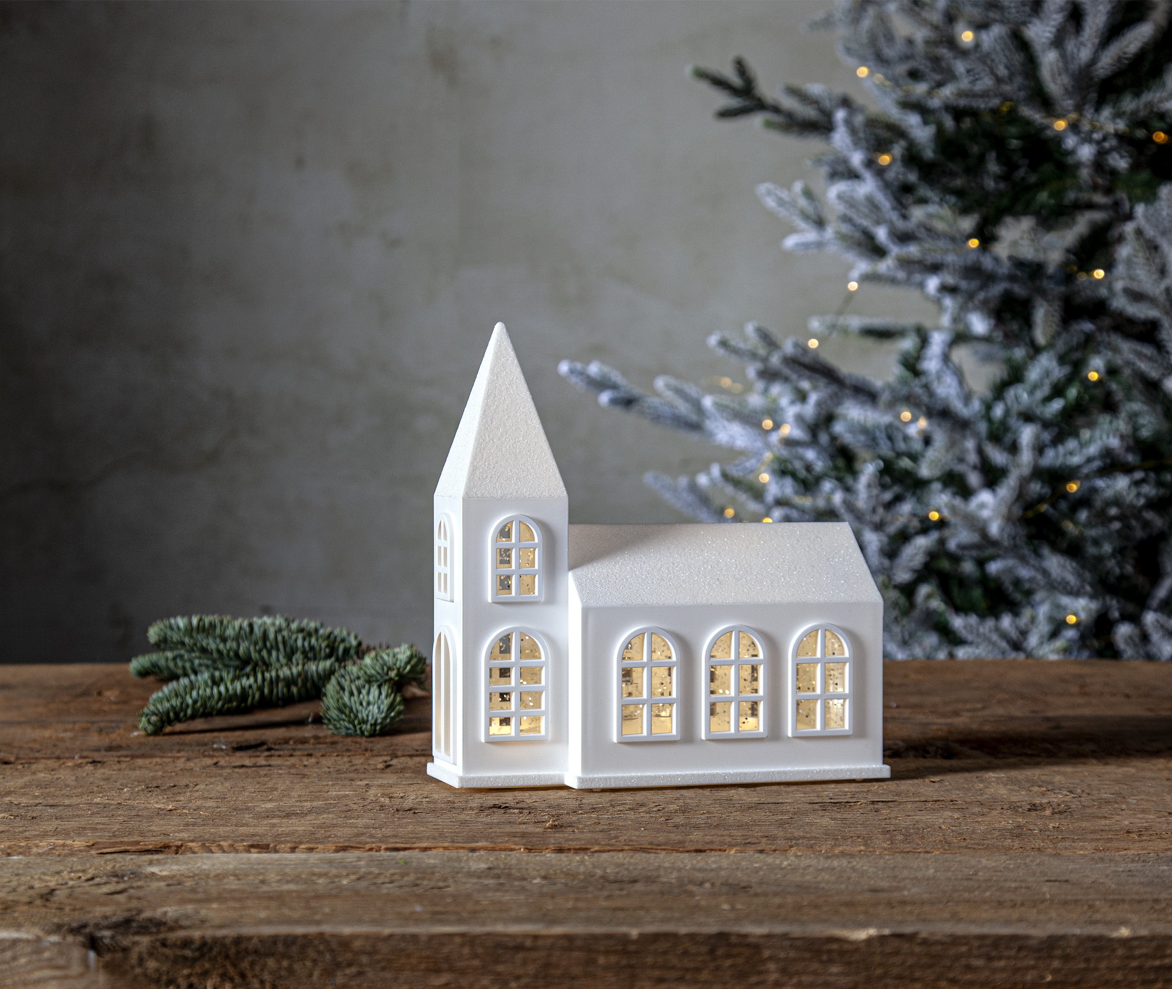 Kyrka med belysning - Batteridriven - Timer - 20,5x19,5 cm - 2