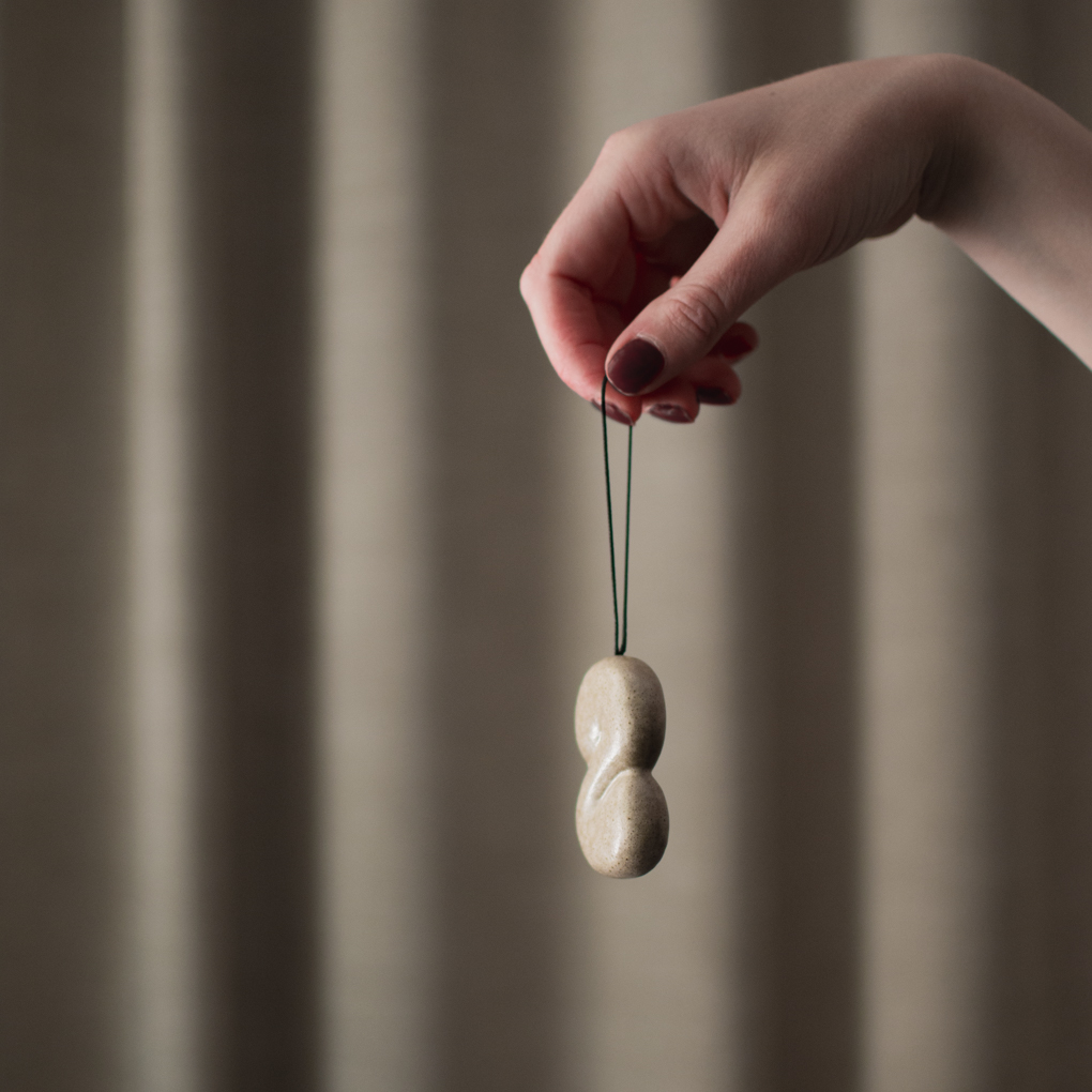 Hanging Bun - Beige - Hängande Lussekatt - 6x4 cm - DBKD - 4
