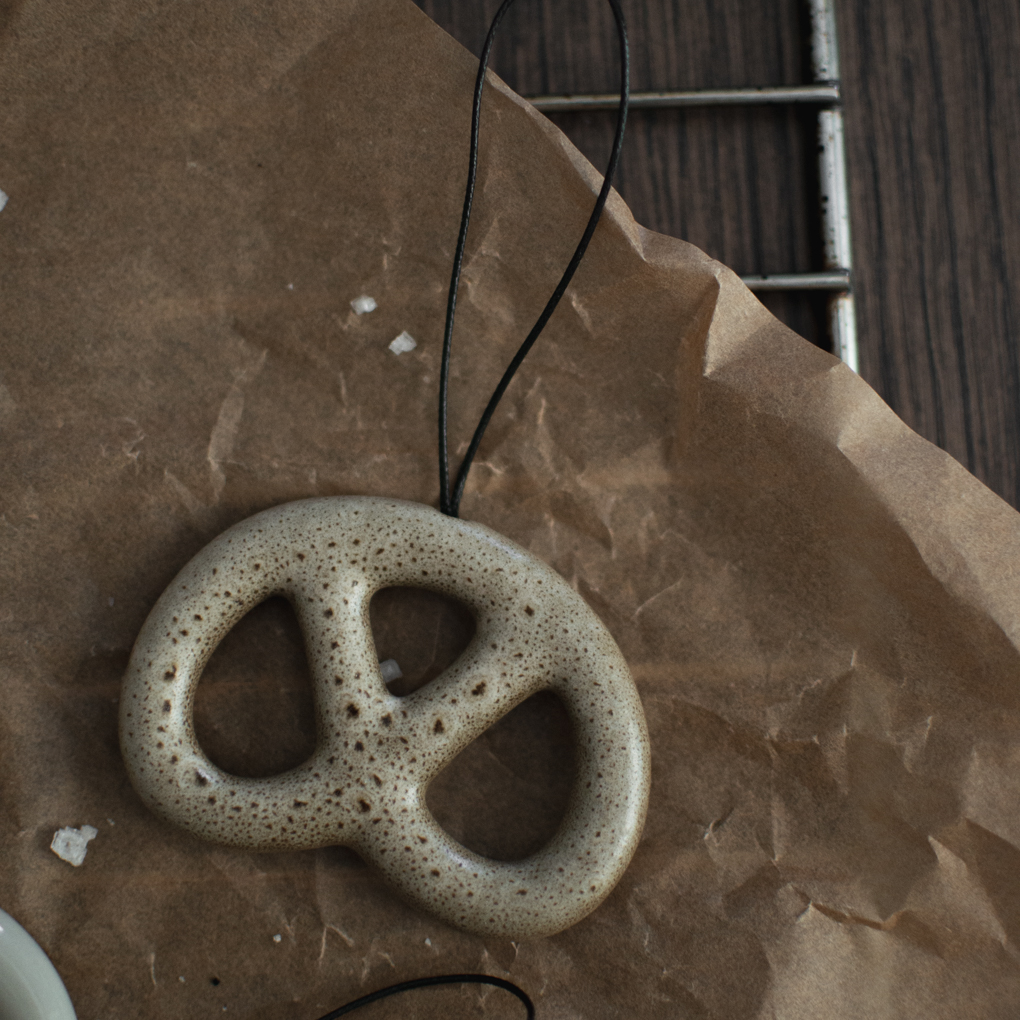 Hanging Pretzel - Beige - Hanging Pretzel - 7x5 cm - DBKD - 4