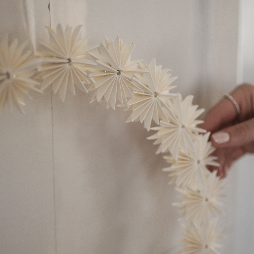 Paper Flake Wreath - White - Paper Wreath - 35 cm - White - DBKD - 5