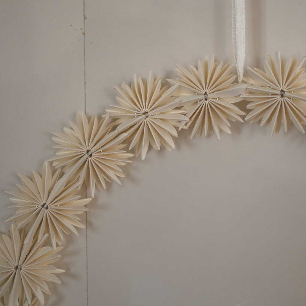 Paper Flake Wreath - White - Paper Wreath - 35 cm - White - DBKD - 6