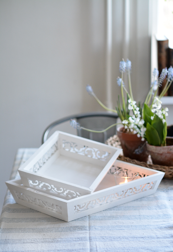 WHITE MEDIUM TRAY - 39 CM