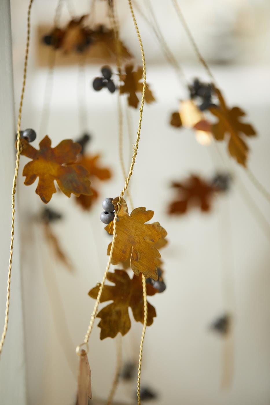 Mistletoe with wooden beads - Brass - 38x13 cm - 5