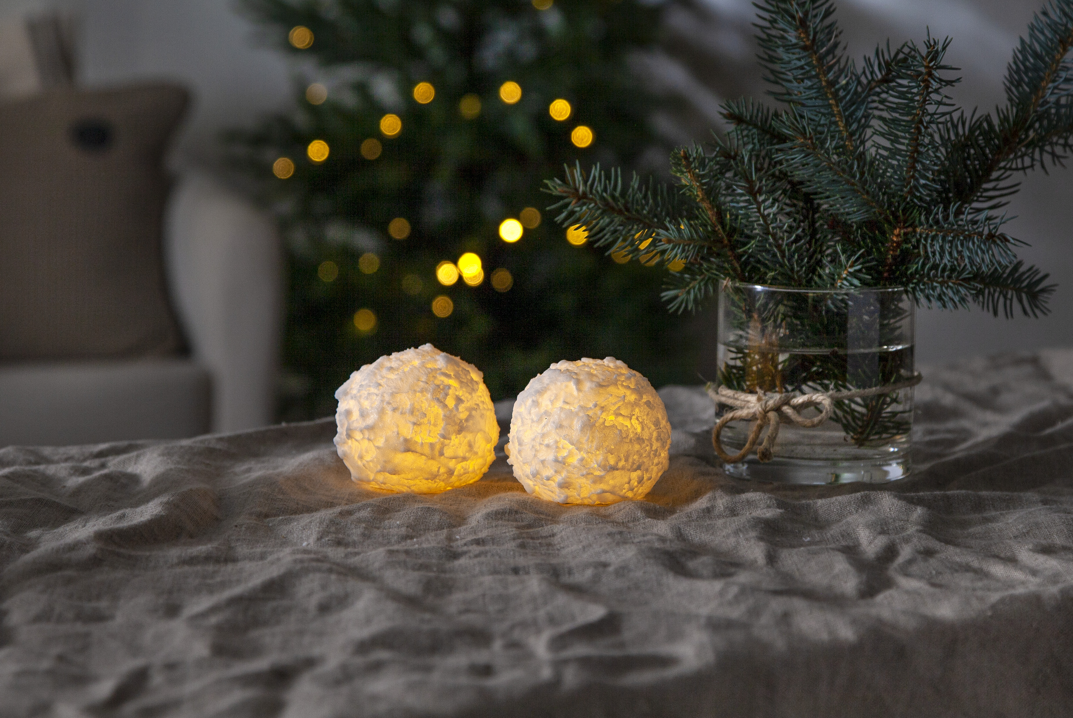 Battery-powered candle - Block candle - Snowball - Snowball - 10x10 cm - 5