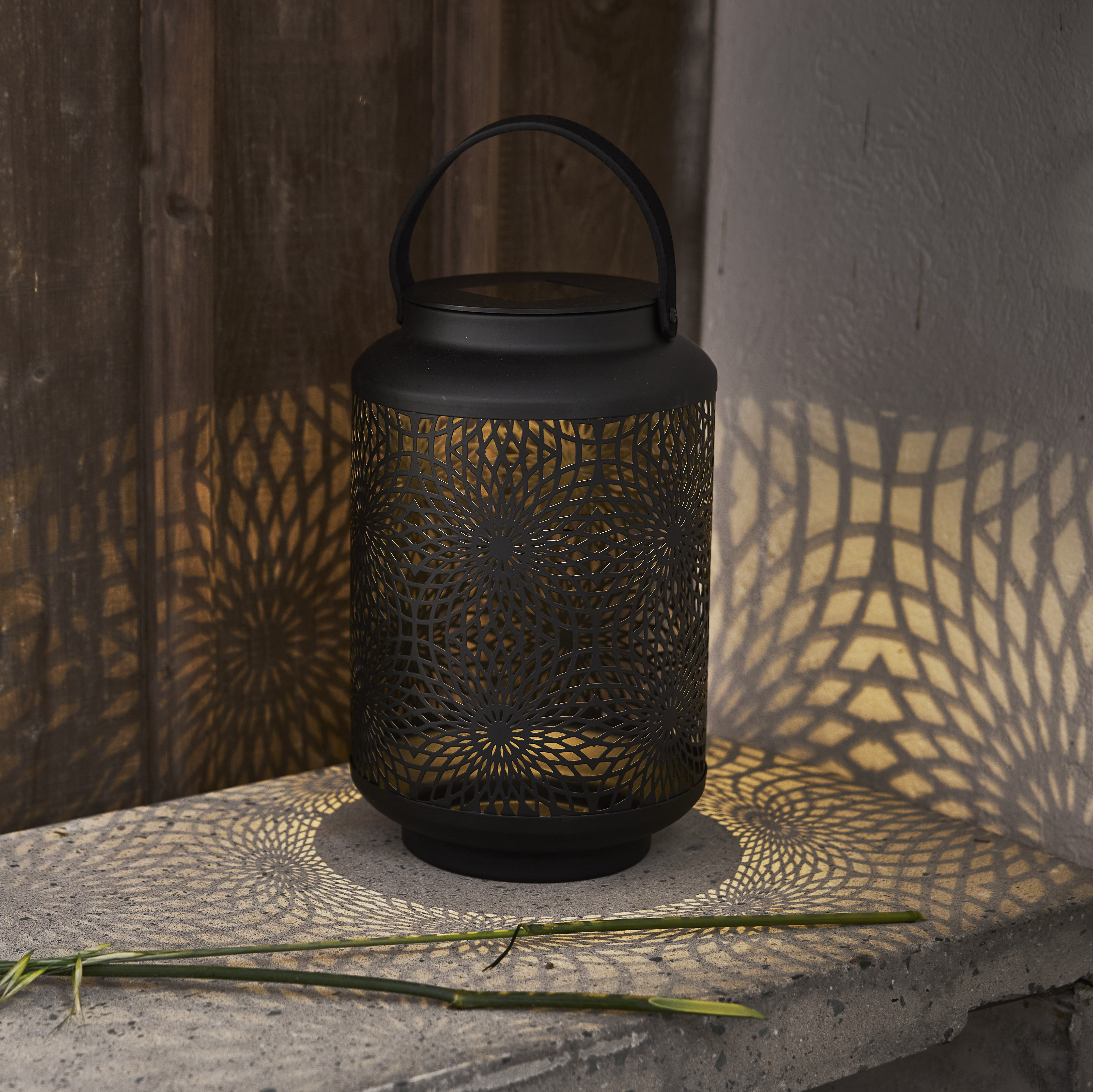 Solcellslykta - Svart - 30x19 cm - 2