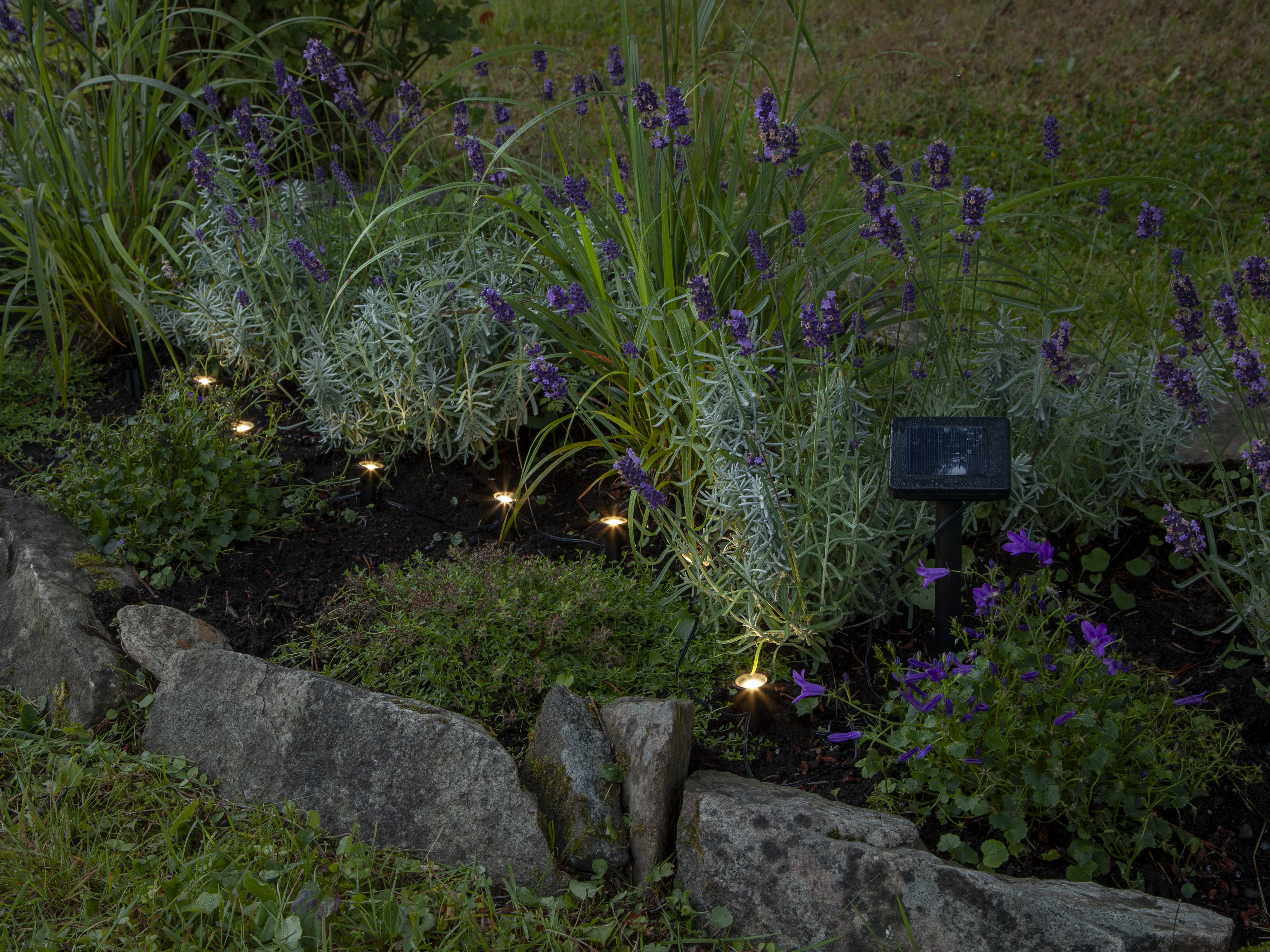 Solar light string with 8 mini spotlights - 5