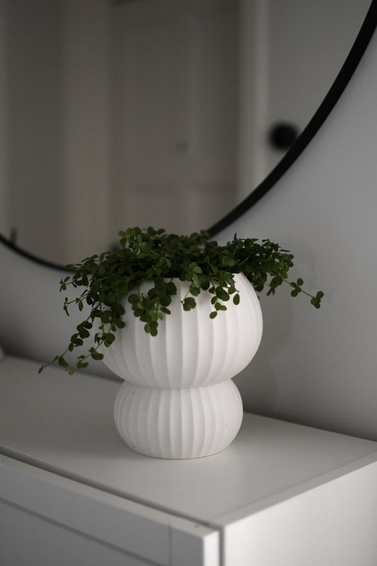 White ceramic vase/pot - 2