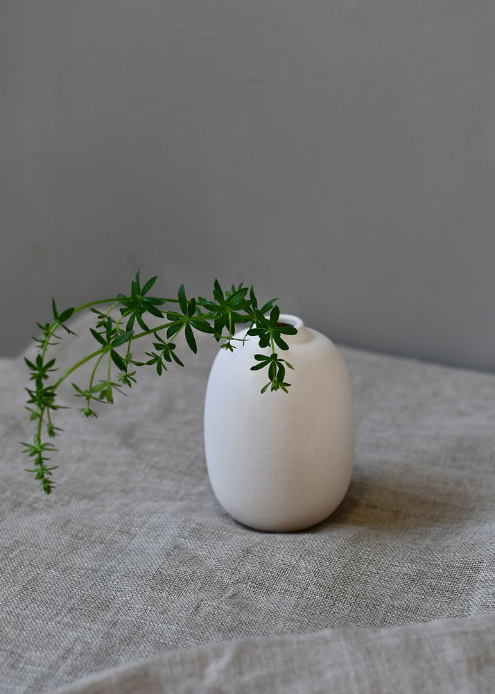 Oval white vase - 8x11 cm - 2