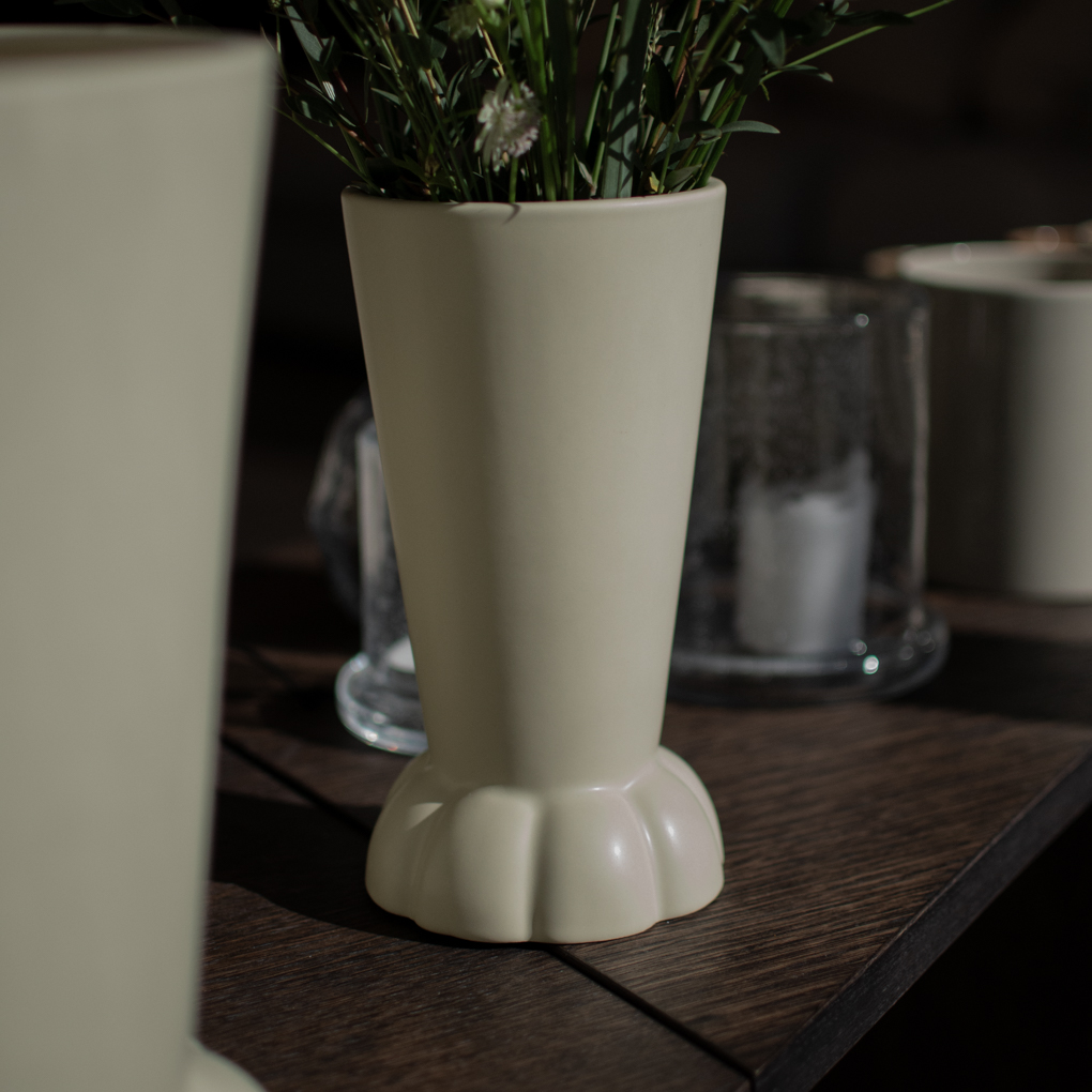 Flora Vase - Vas - Creme - 11,5x22 cm - DBKD - 9