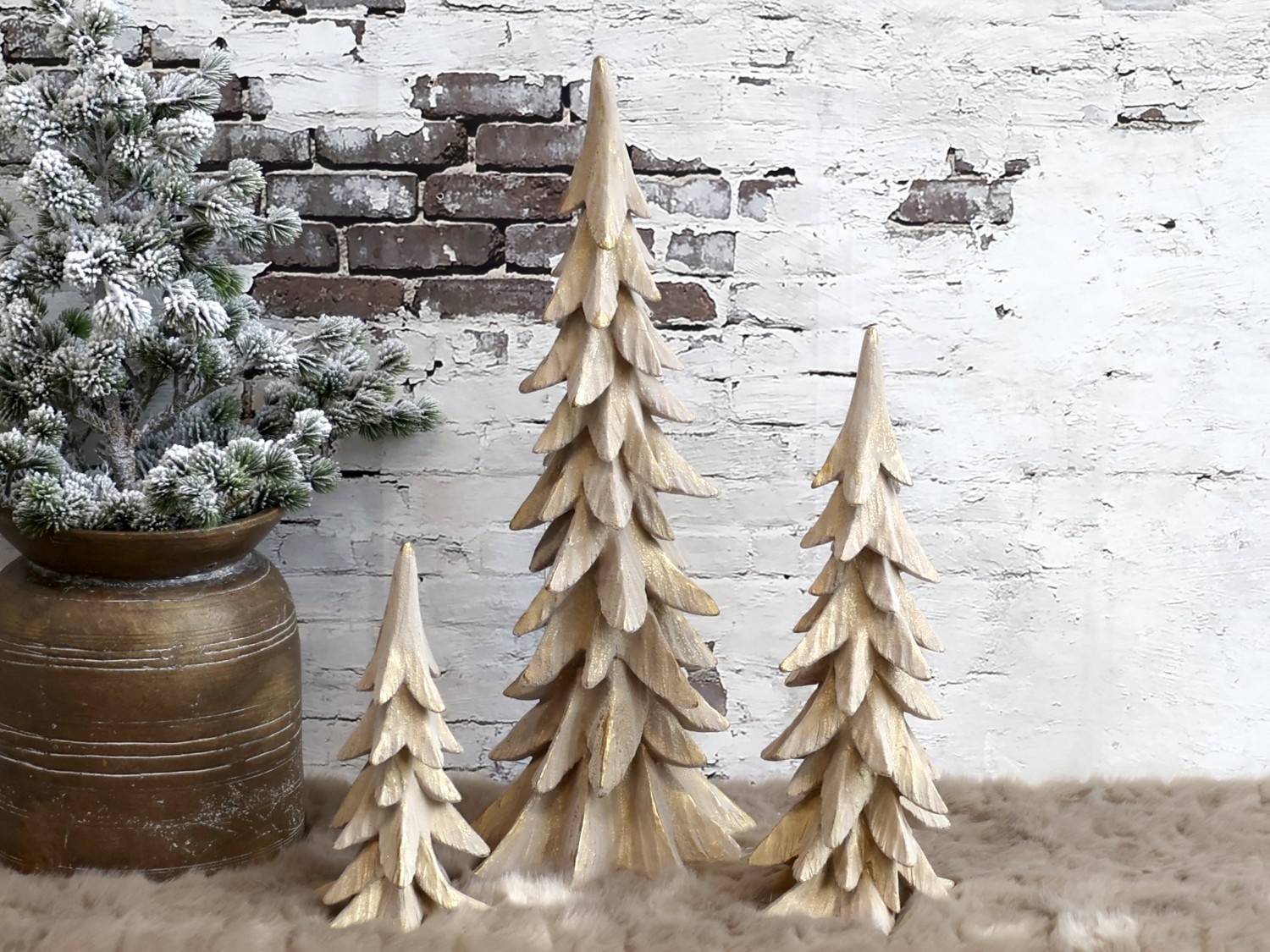 Christmas tree with gold decoration - 62.5 cm - 2