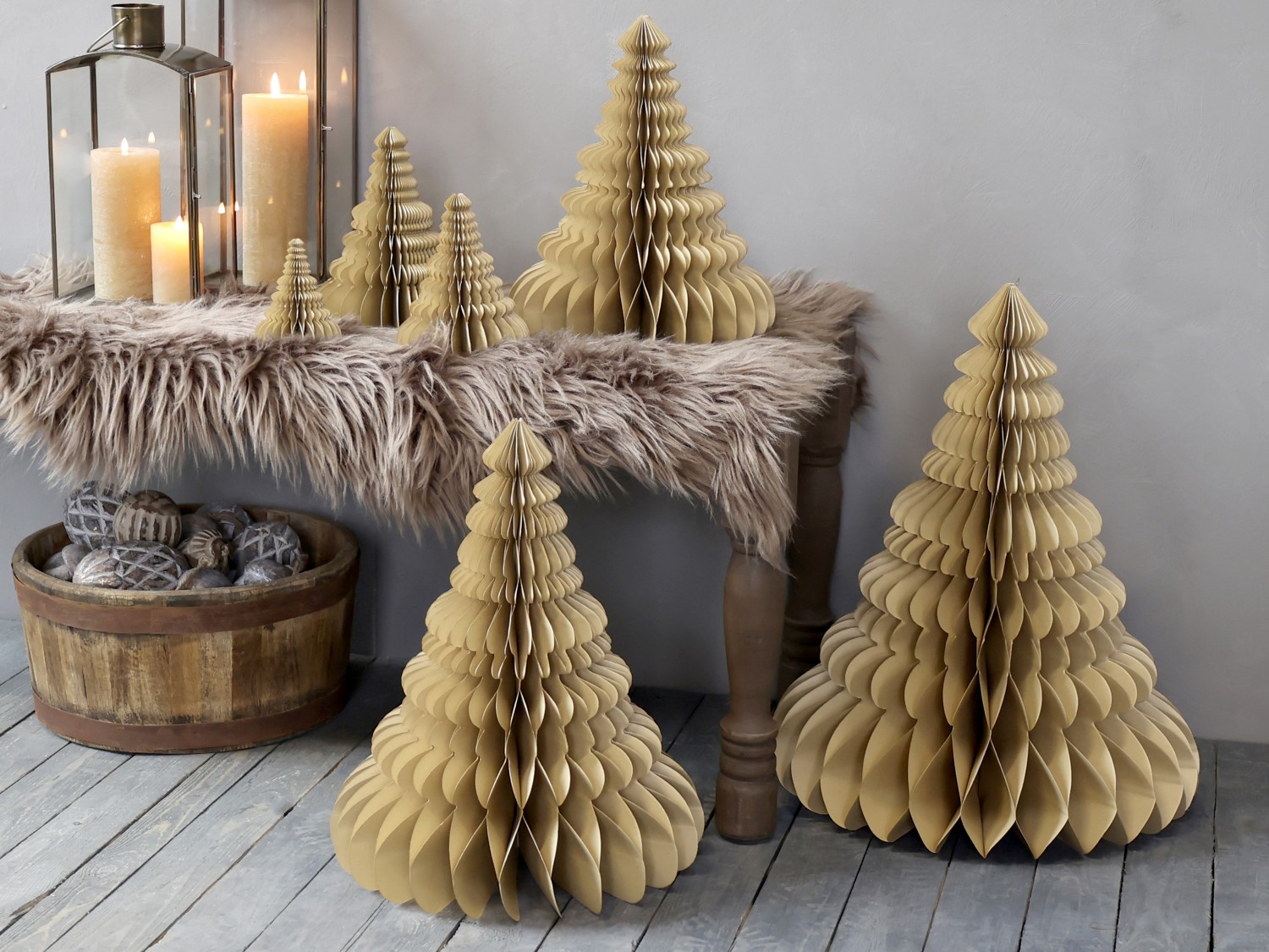 Paper Christmas tree - 50x41 cm - Gold - 2