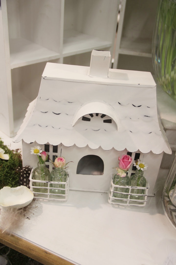 House - Tin house with 4 glass bottles - 2