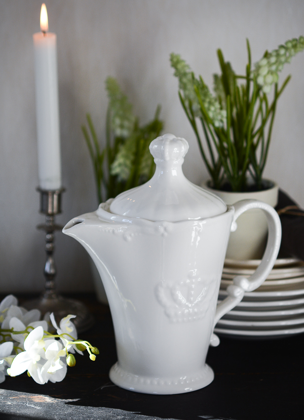 CROWN JUG LARGE PORCELAIN