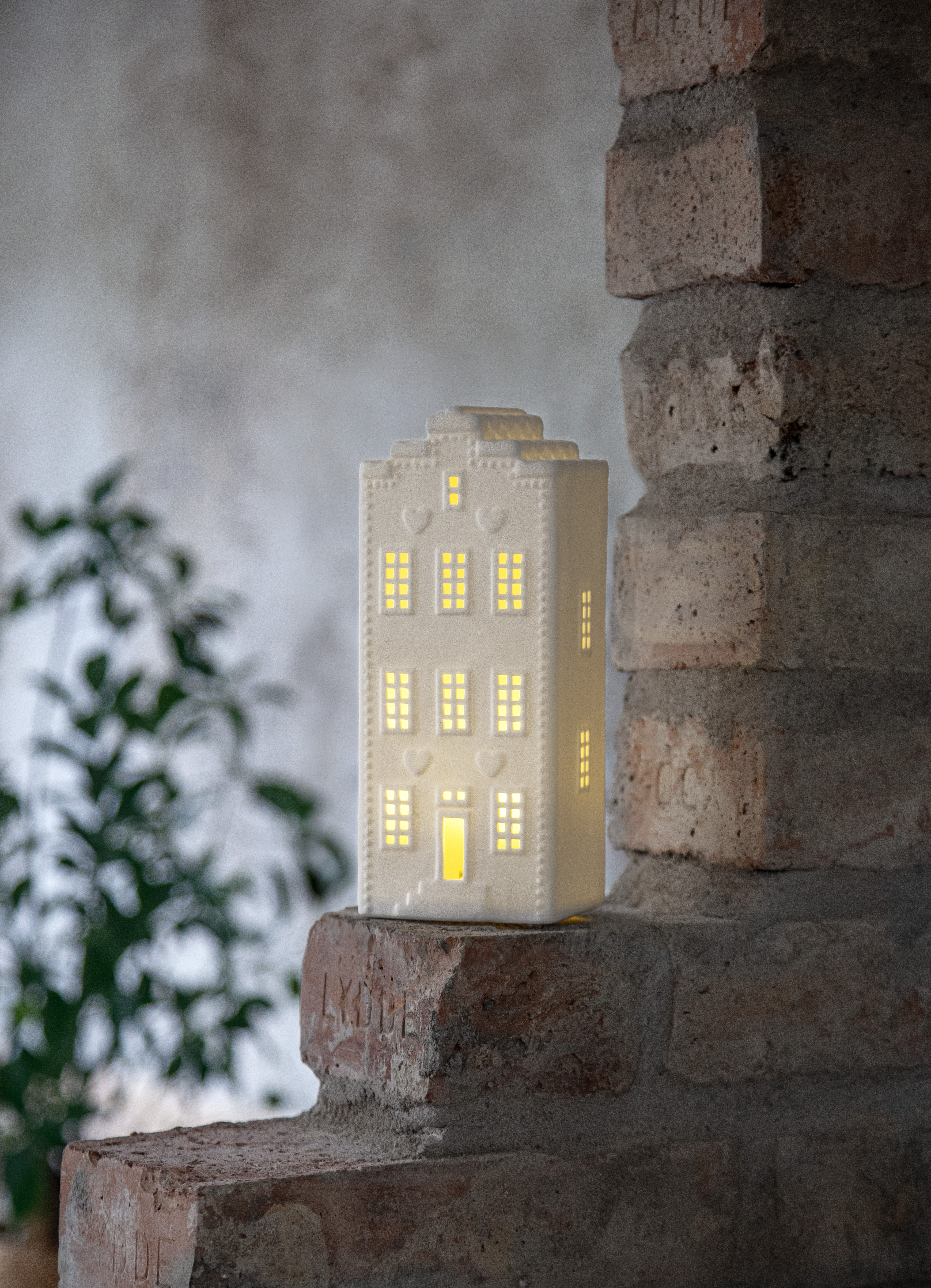 Hus - Kanalhus - Huslykta med belysning -  Batteridriven med timer - 21x8,5 cm - 6
