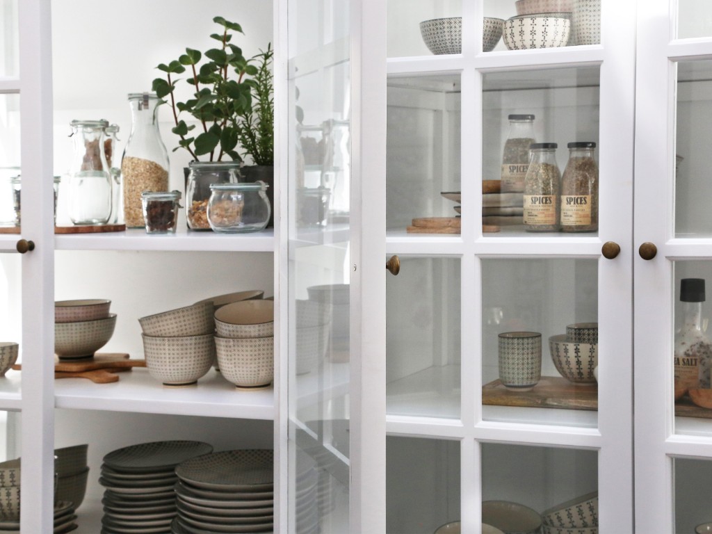 Marseille Display cabinet with 8 doors and shelves - Display cabinet - H195/L220/W55 cm - White - 3