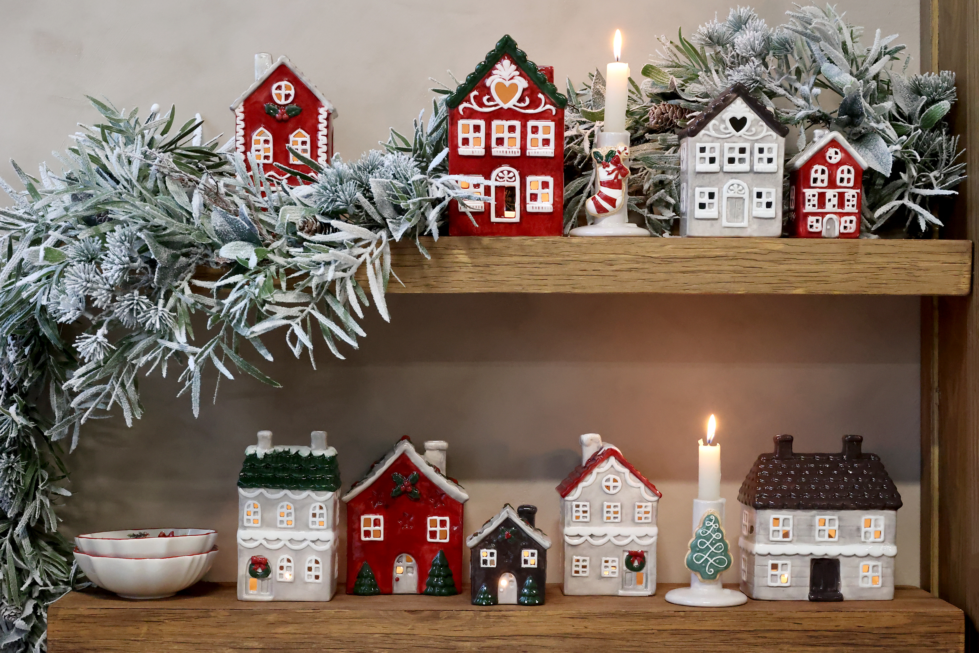Christmas house with spruce trees & bow - Lantern Red 18,5x10 cm - 3