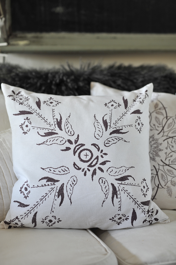 Cushion cover with beautiful print - Folklore - 2