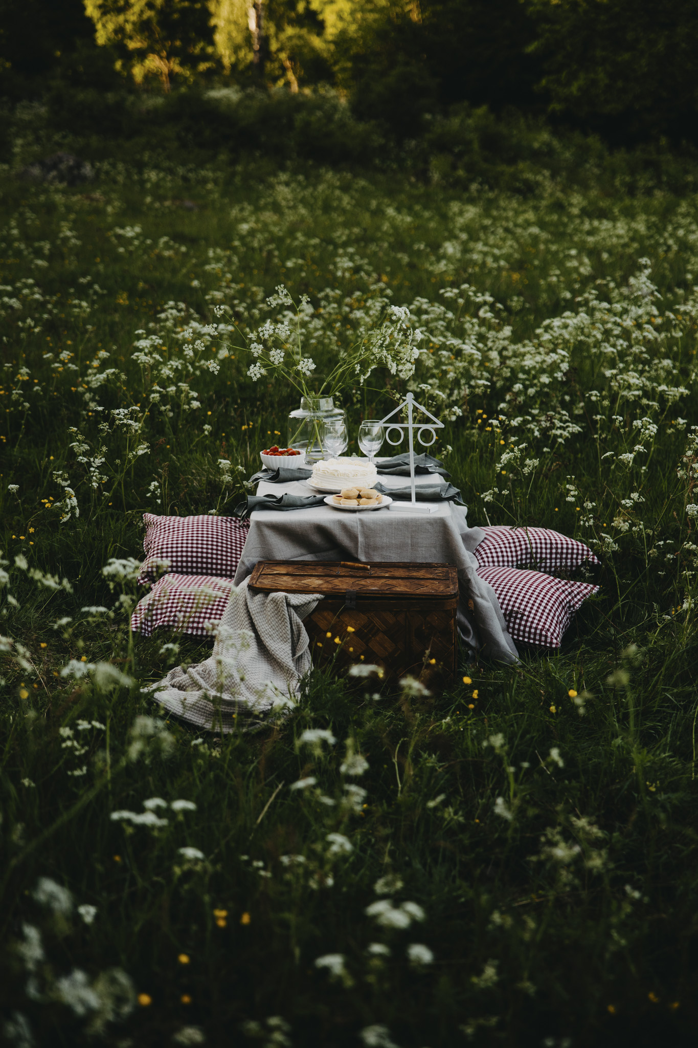 MIDSOMMAR  