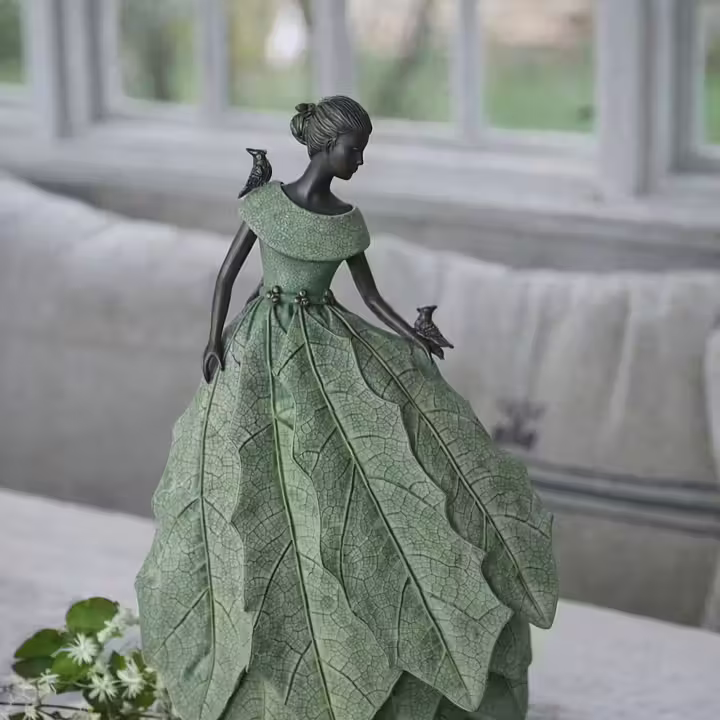 GARDEN LADY  