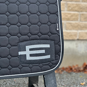 EQUILINE HOPPSCHABRAK MED E-LOGGA E22 GL.BLACK-GL.SILVER P356
