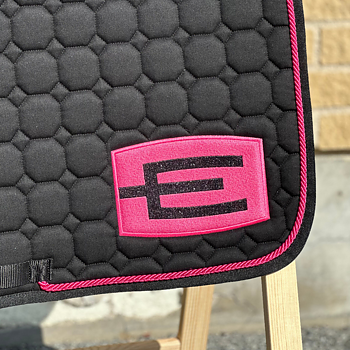 EQUILINE HOPPSCHABRAK MED E-LOGGA BLACK E43 PINK GL./FUCSIA