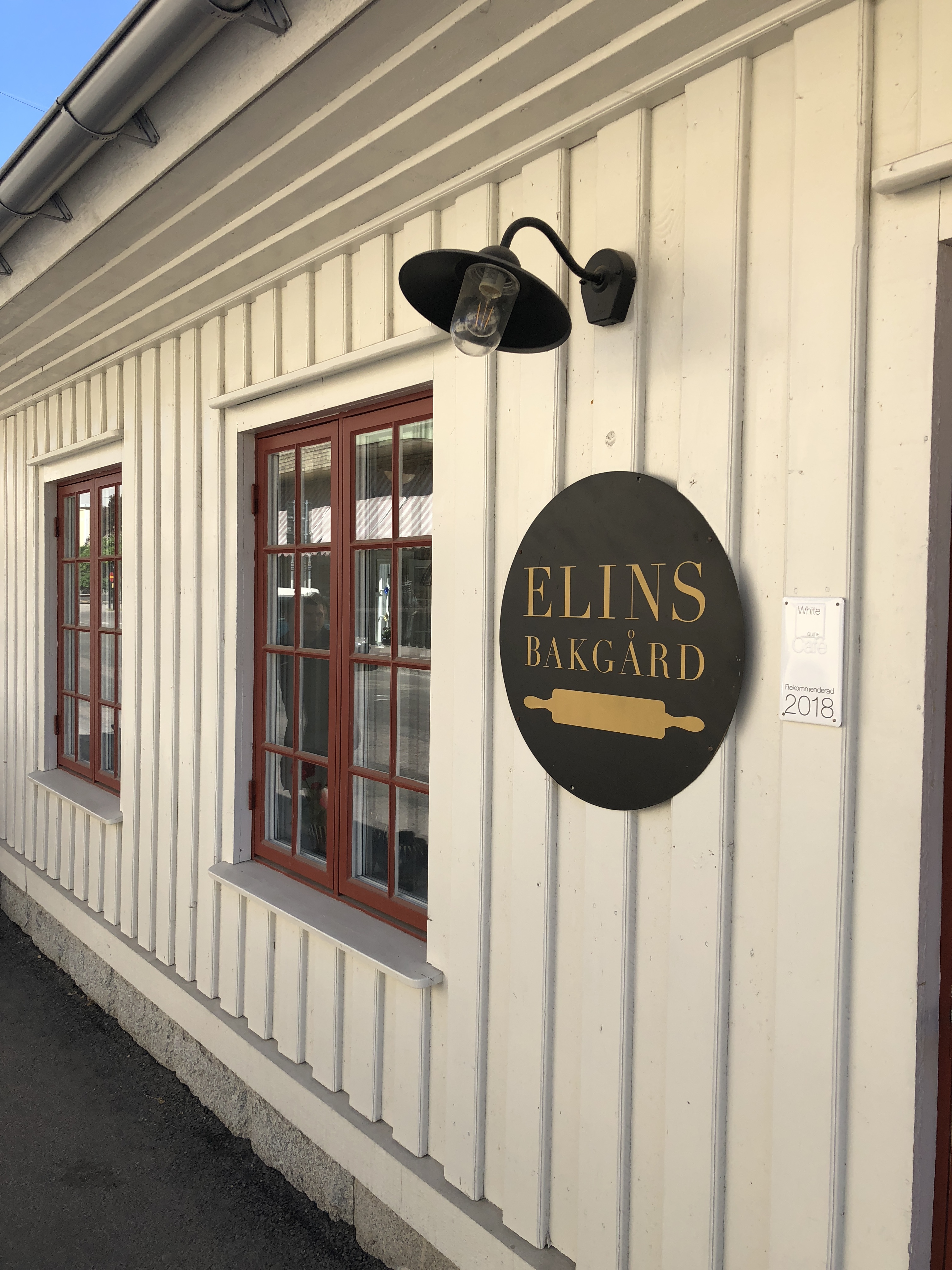 ELINS BAKGÅRD I ARVIKA