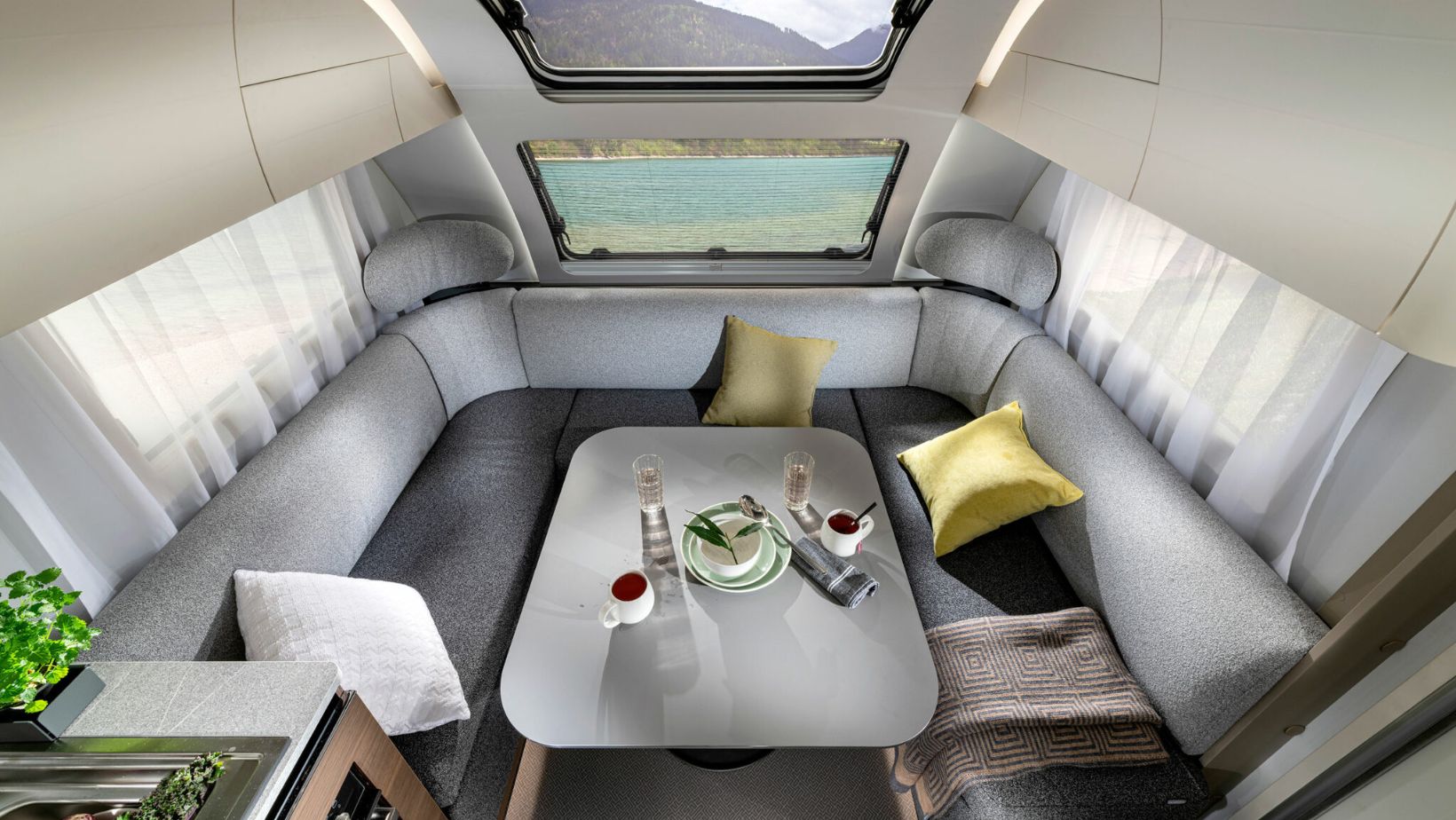 Adria 763 UK U-soffa