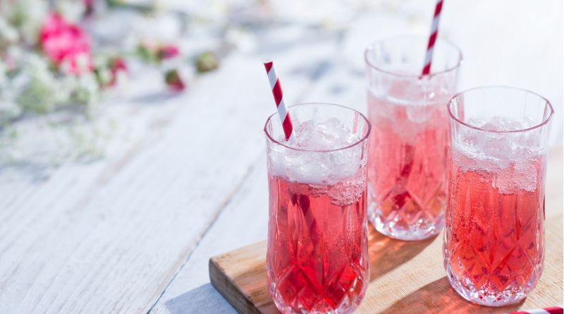 Hallon och prosecco cocktail: