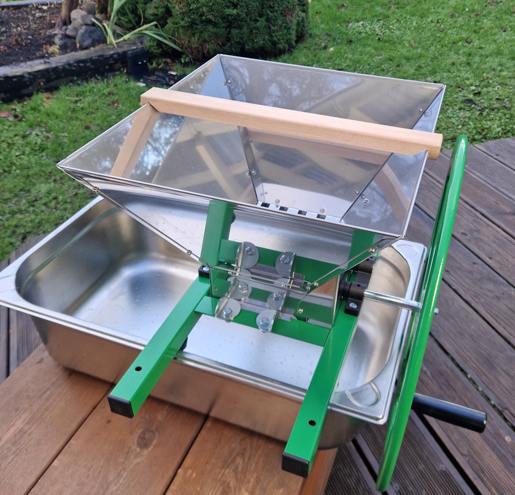  frugtpresse Hobby 14l rustfrit  med filter og manuel frugtkværn Hobby 9l med støtteben - 5