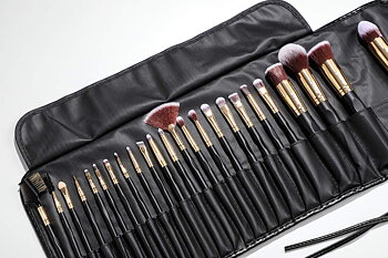 24 st. professionella och exklusiva sminkborstar i fodral Svart / Guld