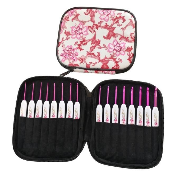 N035 - Set med 16 st. ergonomiska virknålar med snyggt fodral