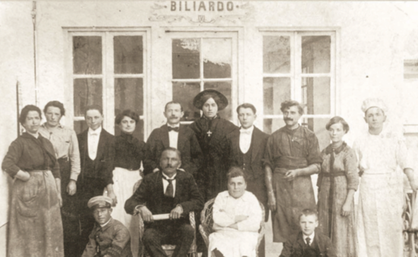 Albergian 1945 - bygger upp företaget