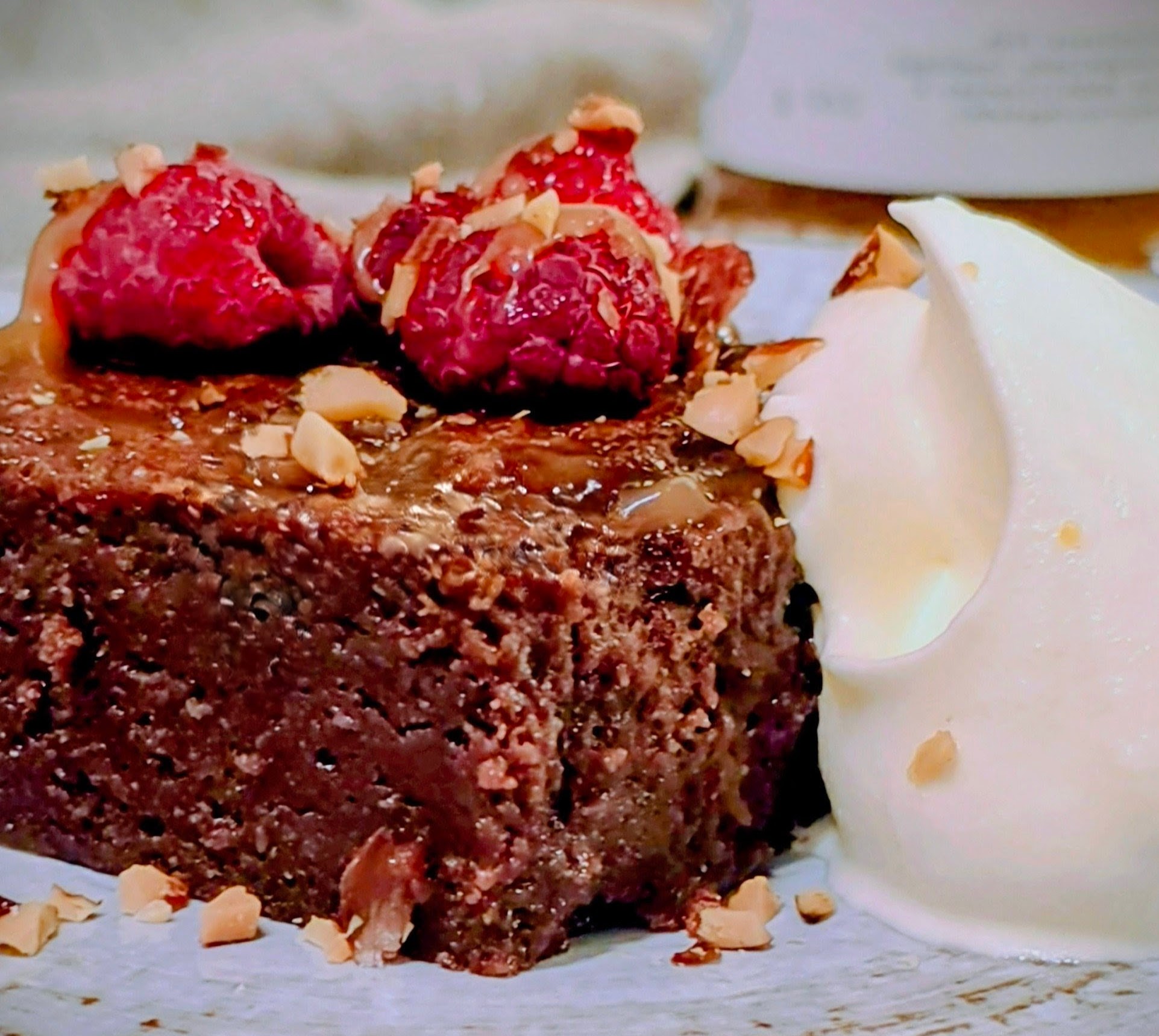 Brownie med kolasås