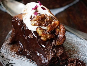 Kladdig chokladkaka med olivolja
