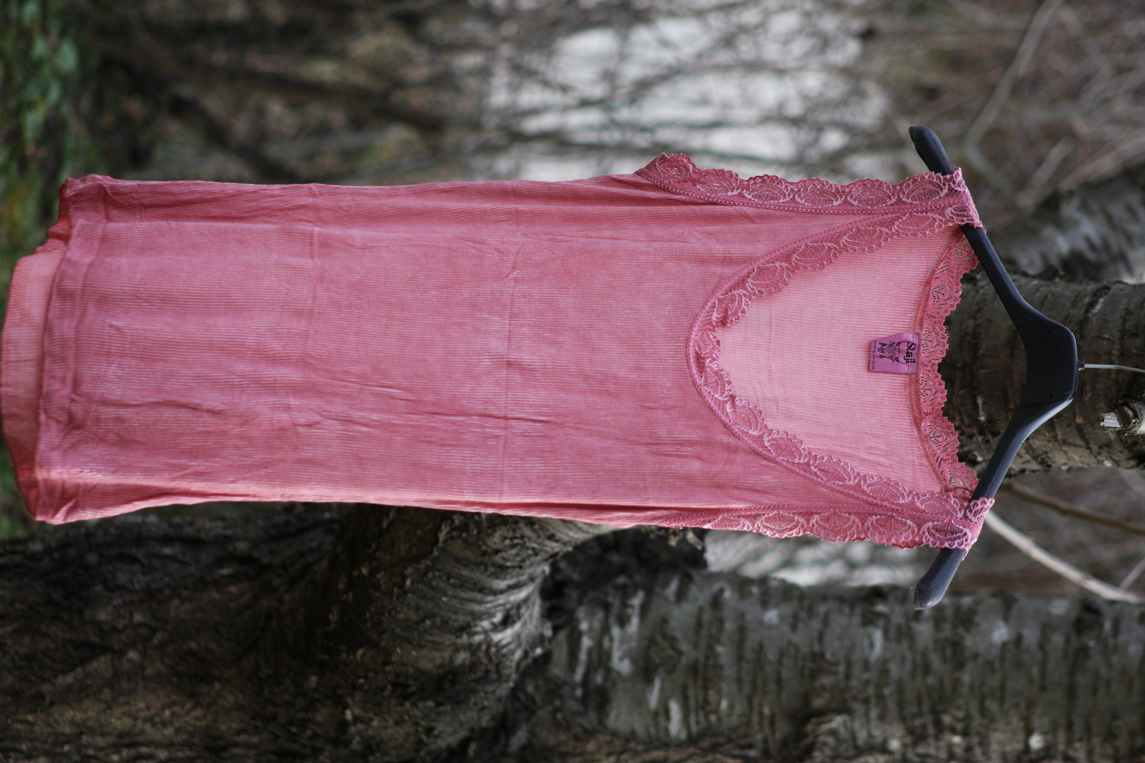Linne med Spets Mörkare Rosa 