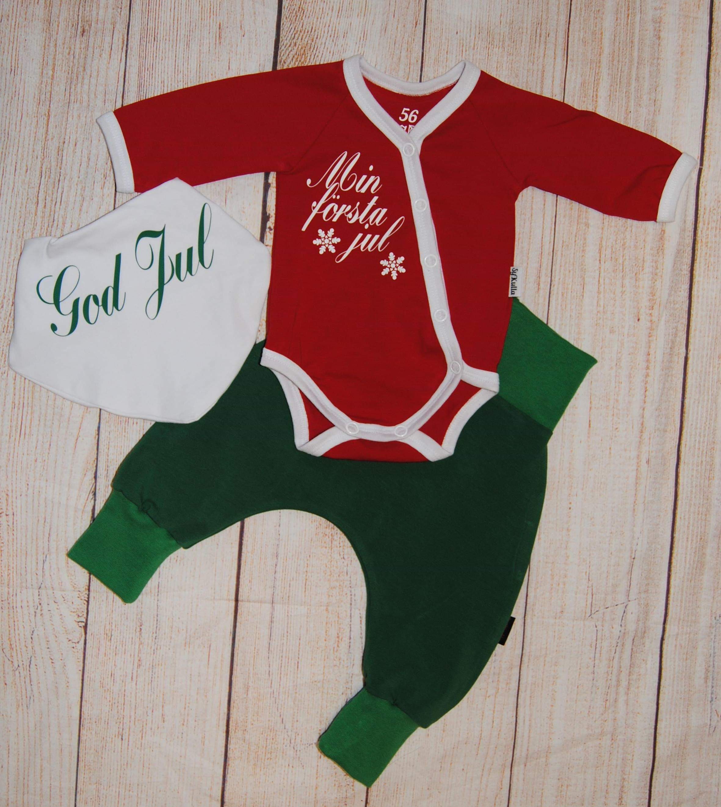 Min första jul-body och grön baggybyxa