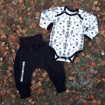 Set med body och baggybyxa (vit med svarta hästar)