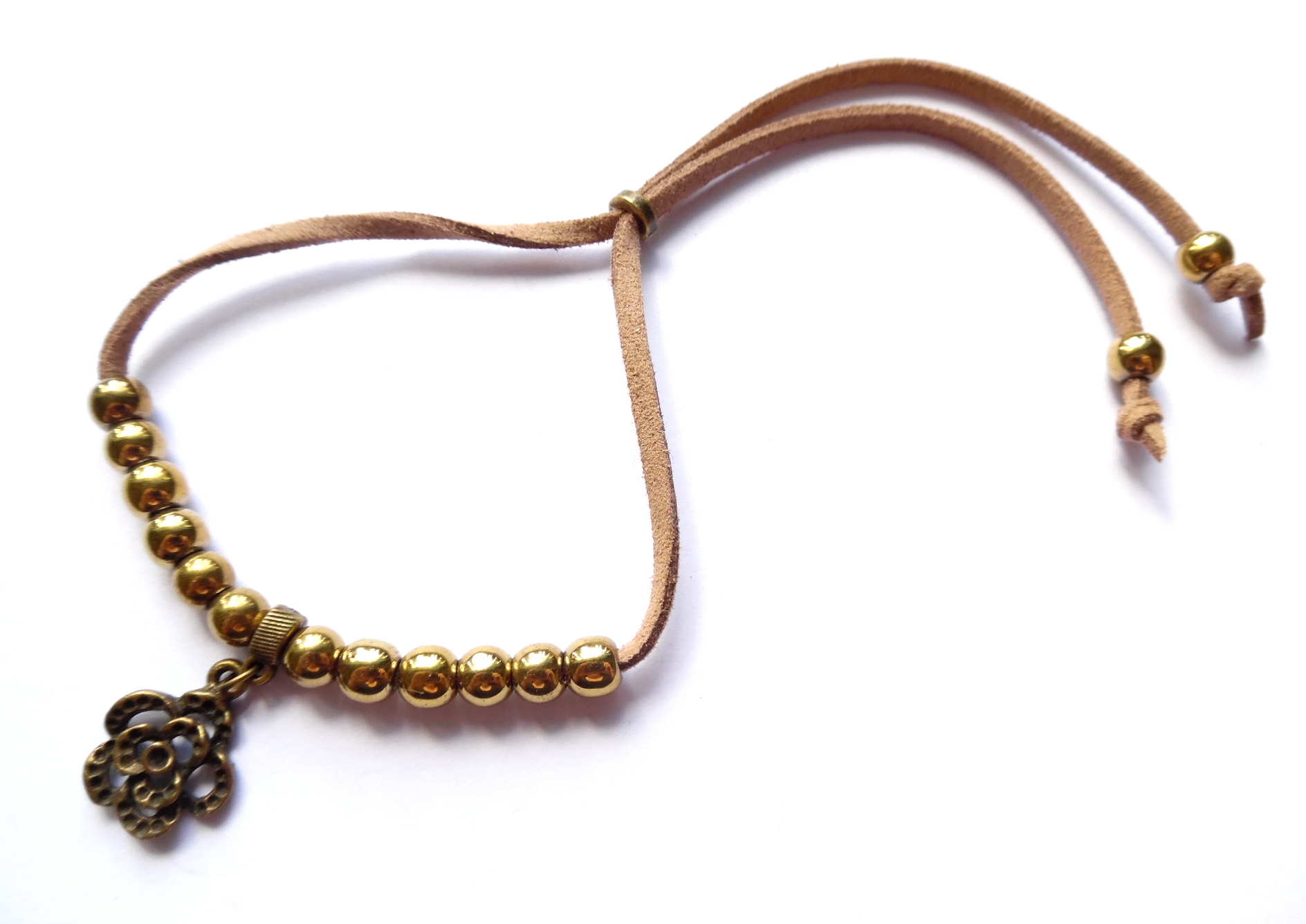 Armband med blomma