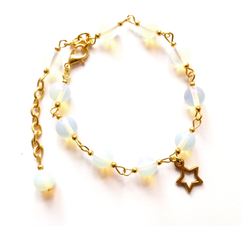 Armband med opalit