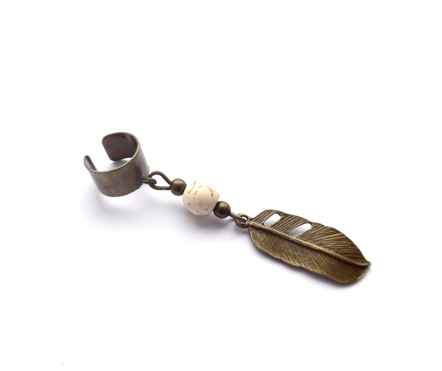 Ear cuff med howlite