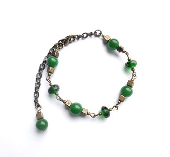Armband med pärlor av jade