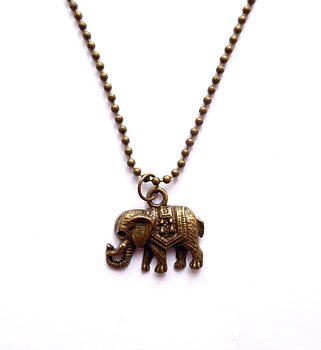 Halsband med elefant