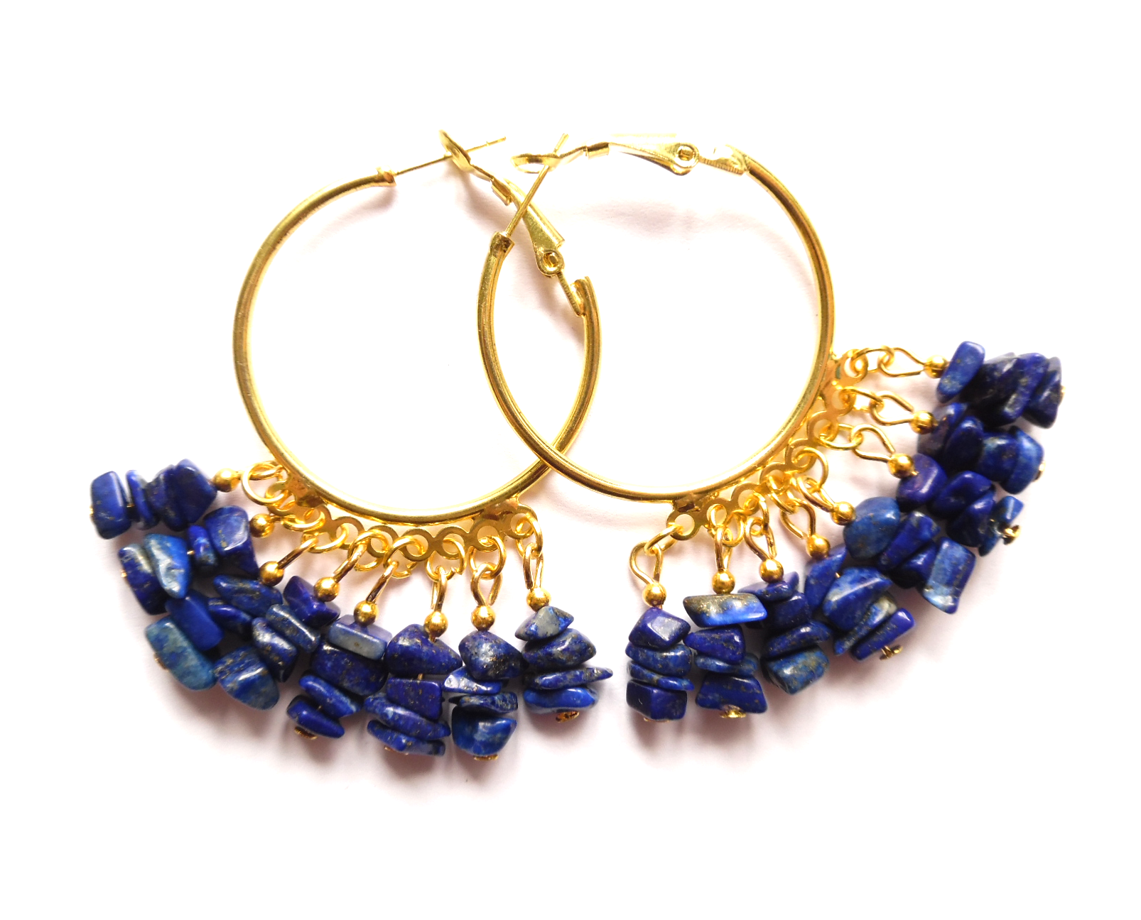 Örhängen med pärlor av lapis lazuli