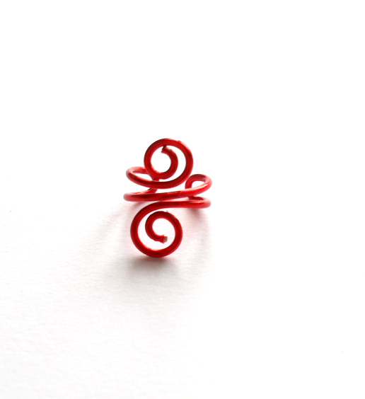 Röd ear cuff