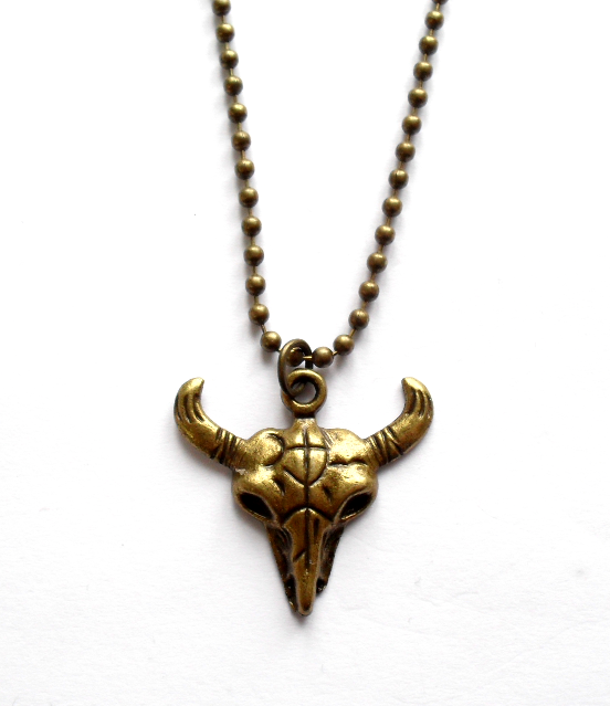 Halsband med tjurhuvud