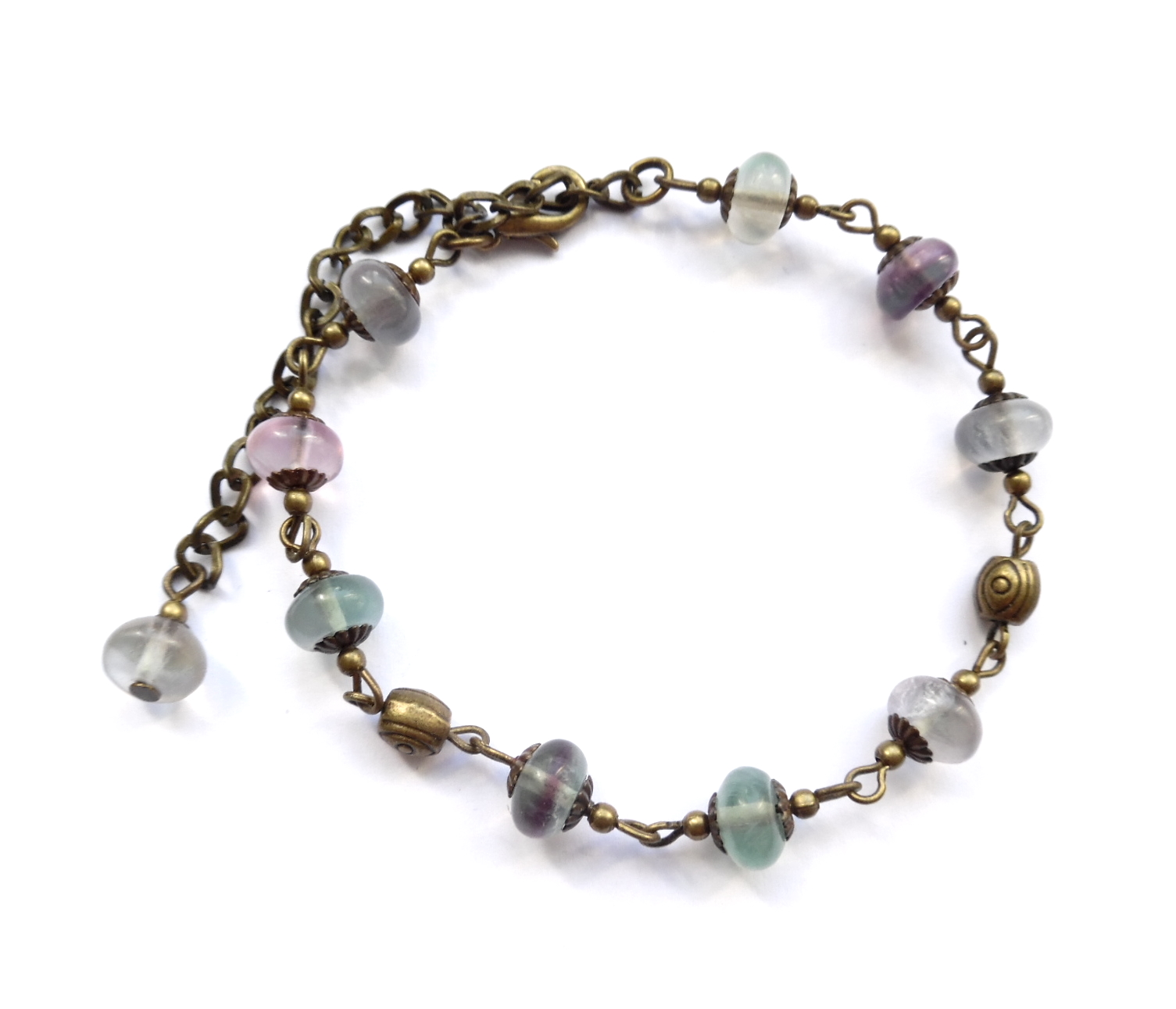 Armband med pärlor av fluorite