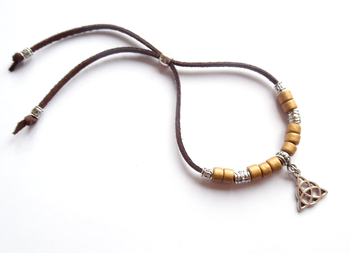 Armband med keltisk symbol