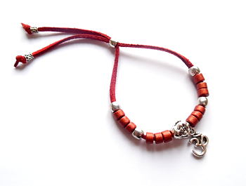 Armband med aum/ohm
