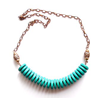 Halsband med träpärlor