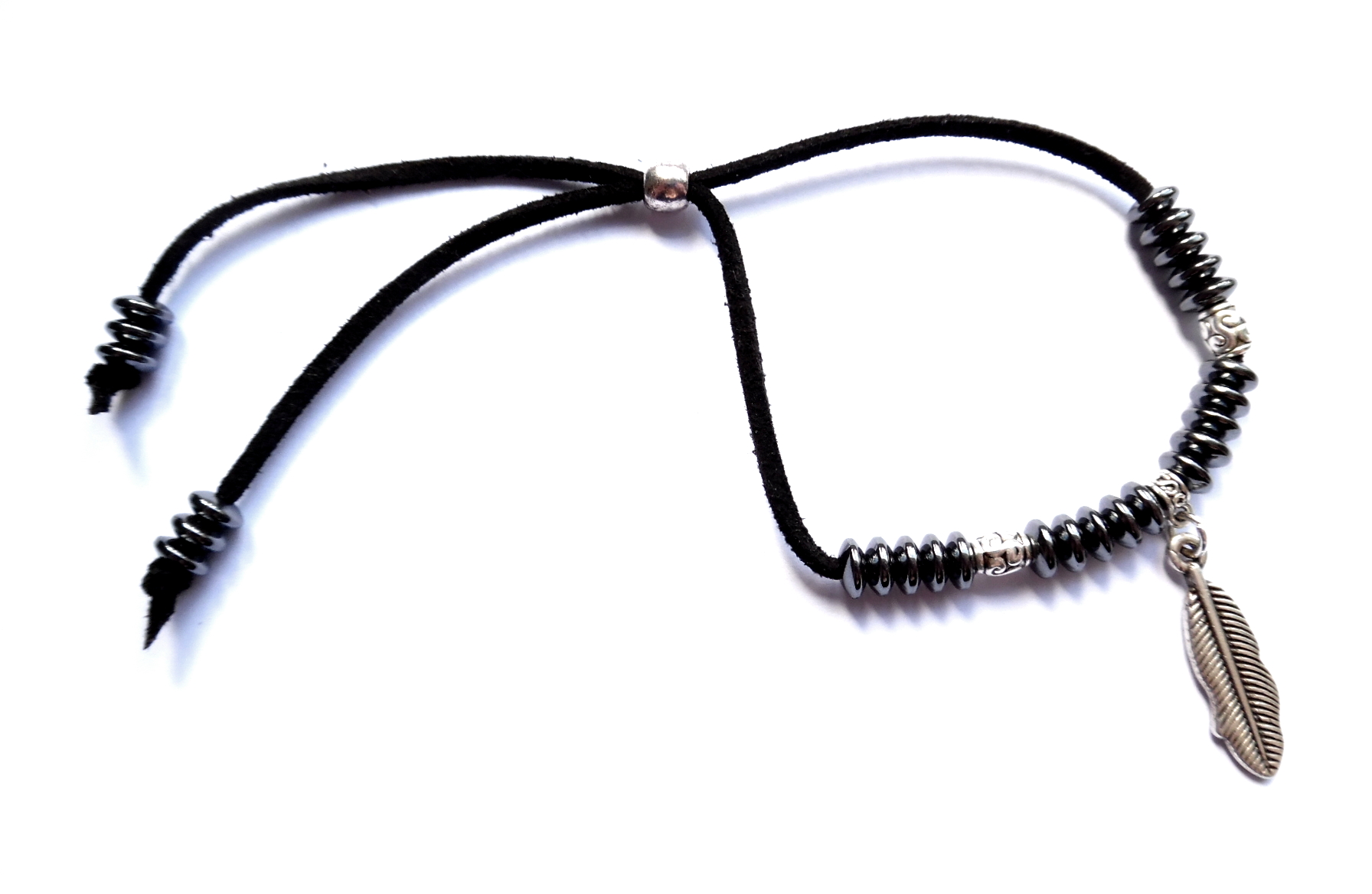 Armband med fjäder